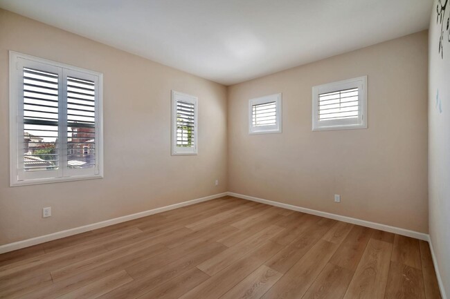 Building Photo - 3343 Vittoria Loop