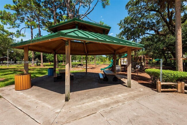 Building Photo - 1716 SW 12th Ct