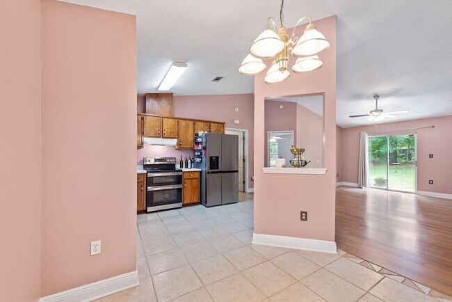 Building Photo - 5163 Jolene Cir