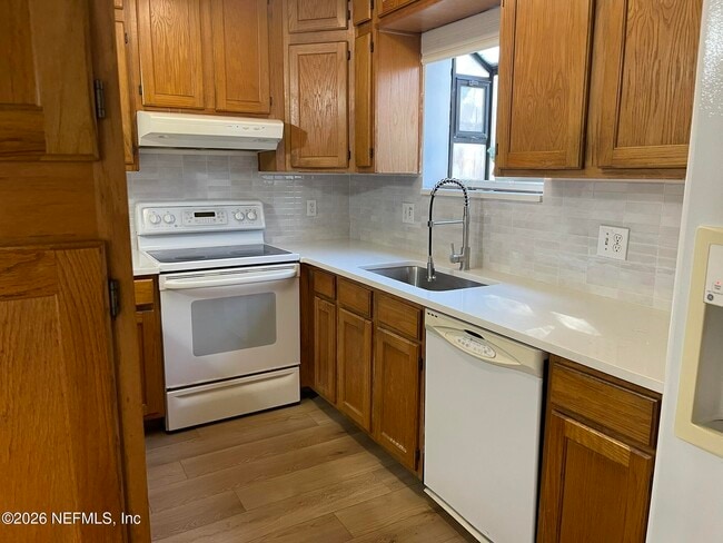 Building Photo - 2002 First St