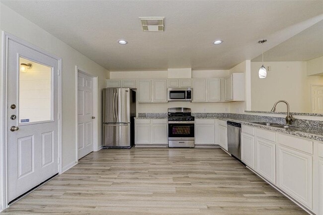 Building Photo - 25211 Clover Ranch Dr
