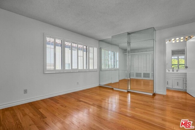 Building Photo - 938 5th St