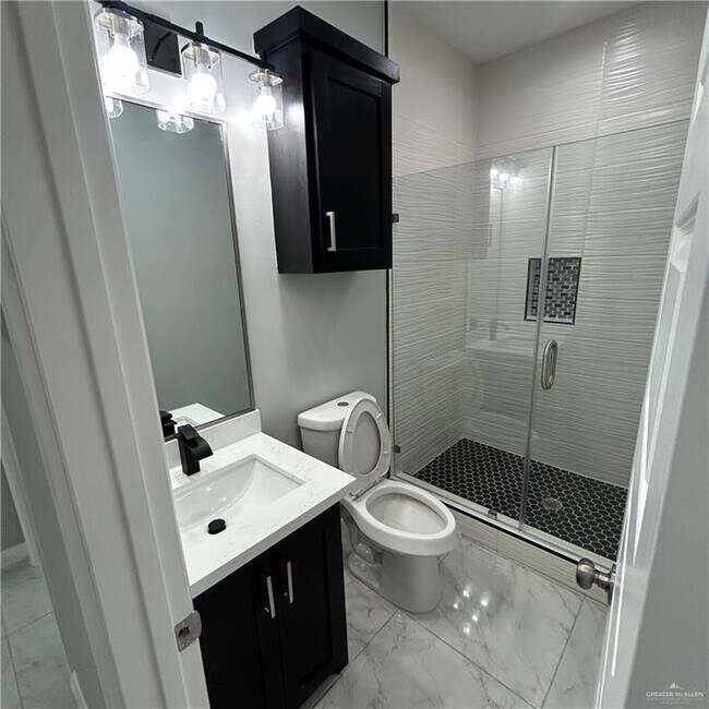 Building Photo - 2108 E Viviana St