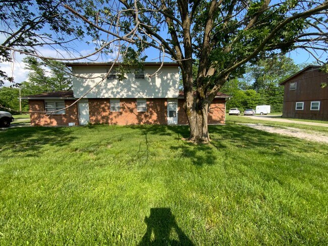 Building Photo - 560 NE Park Ln