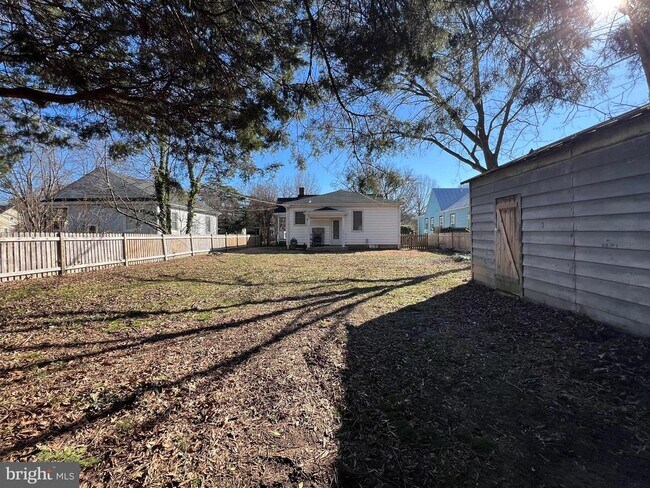 Building Photo - 1502 Greycourt Ave