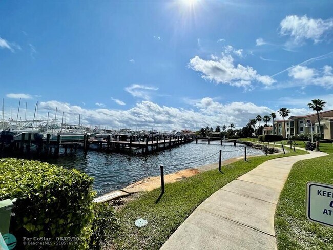 Building Photo - 120 Yacht Club Way