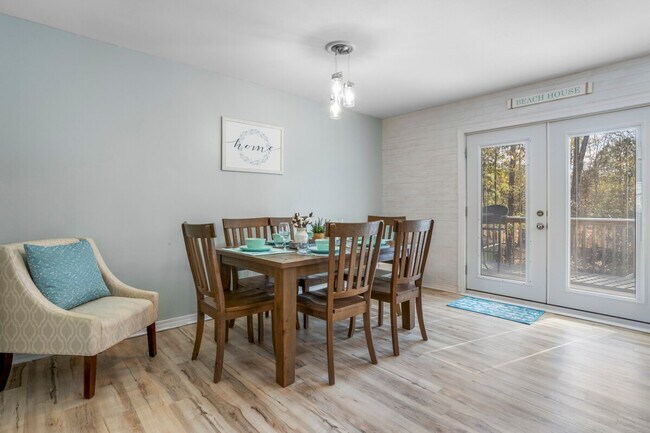 Building Photo - 309 Julia St