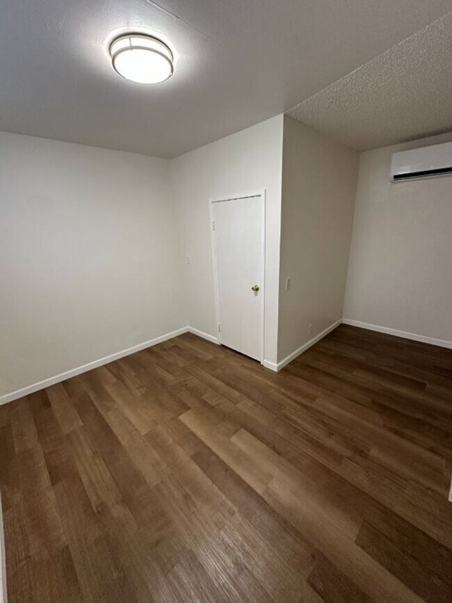 Building Photo - Torrano/DUPLEX