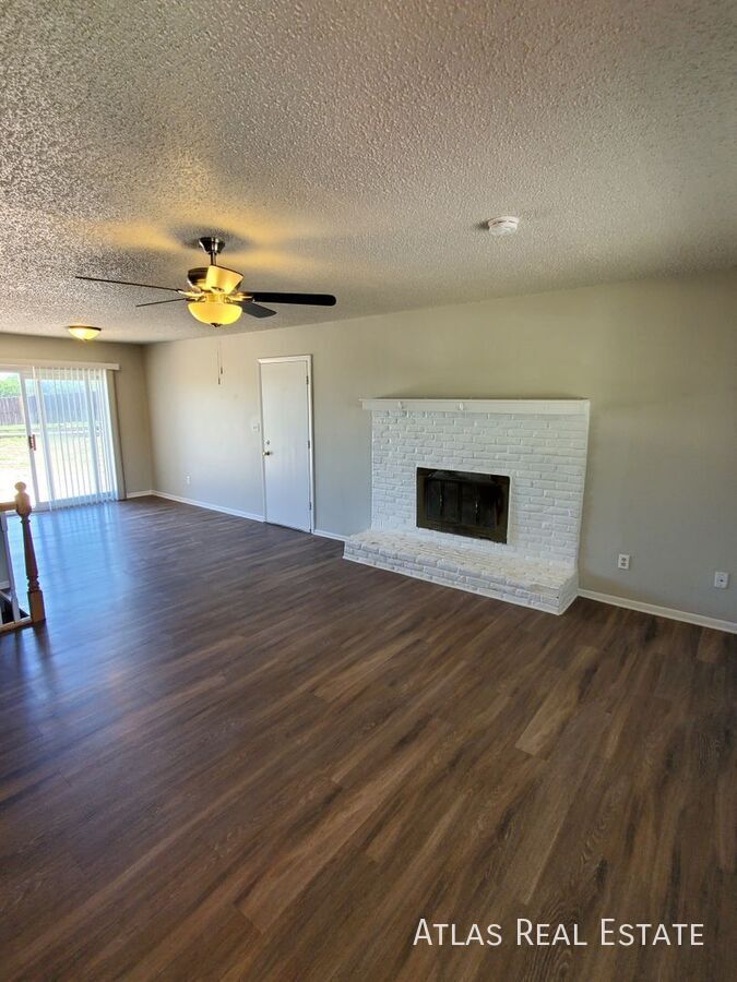 Building Photo - 10290 Benton St