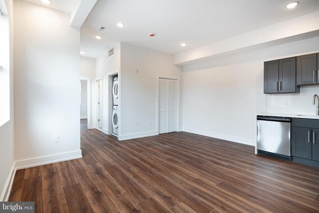 Building Photo - 212 Manheim St
