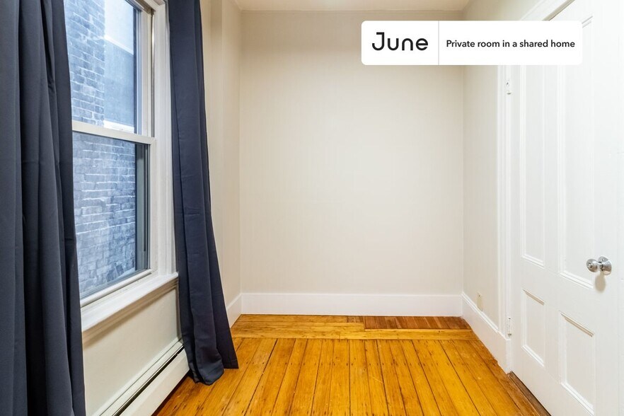 Building Photo - Room in Shared 4 bed/1 bath home