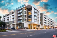 Building Photo - 515 W Broadway
