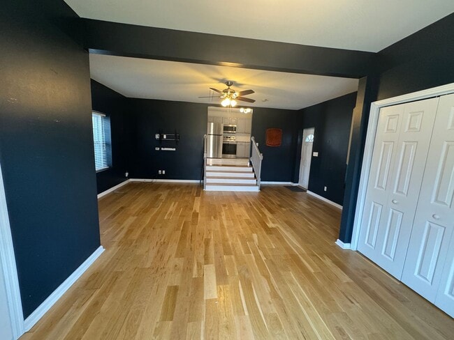 Building Photo - 3 bed, 2.5 bath home with spacious layout and oversized den/bonus room. Features include a fully ...