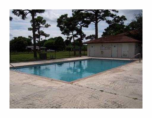 Building Photo - 1401 Cypress Way W