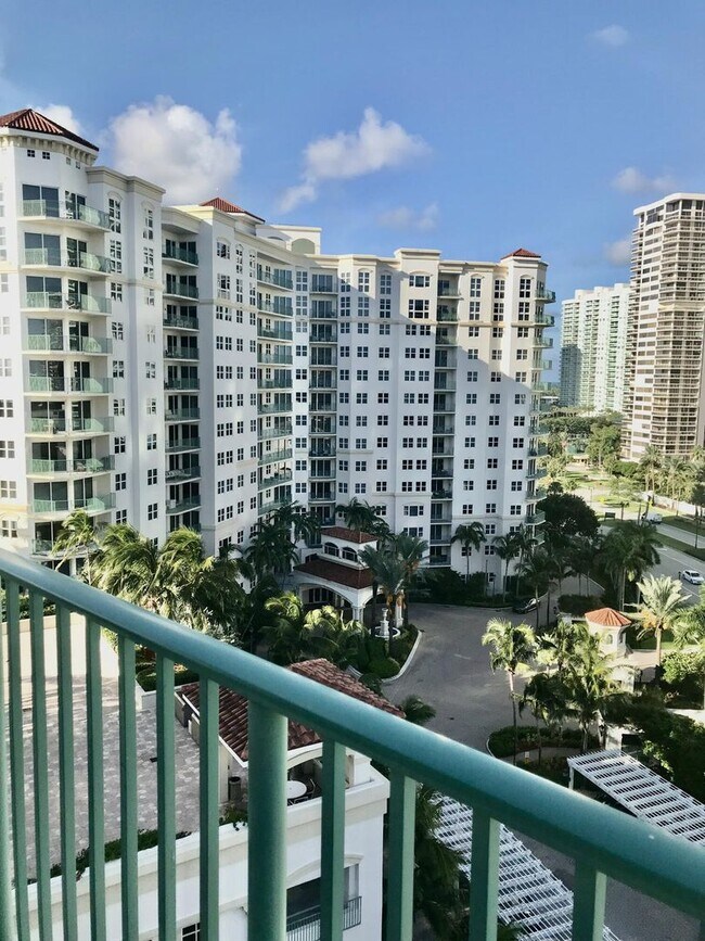 Building Photo - 19900 E Country Club Dr