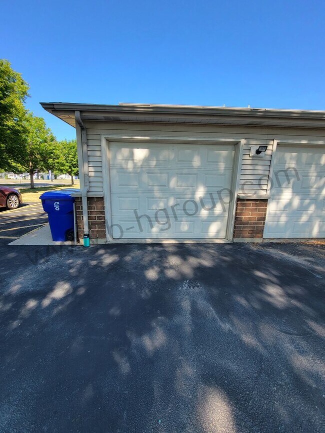 Building Photo - 8760 Sheridan Rd