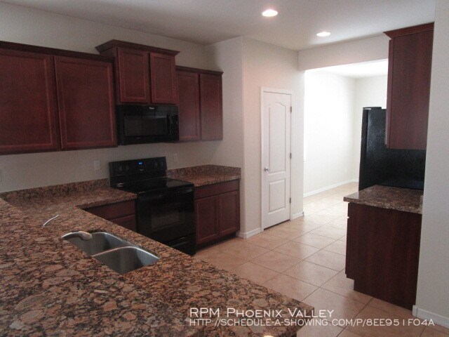 Building Photo - 24392 W Sheraton Ln