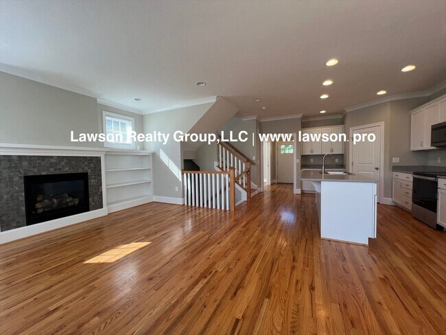 Building Photo - Upscale Three Bedroom in Colonial Green with Garage