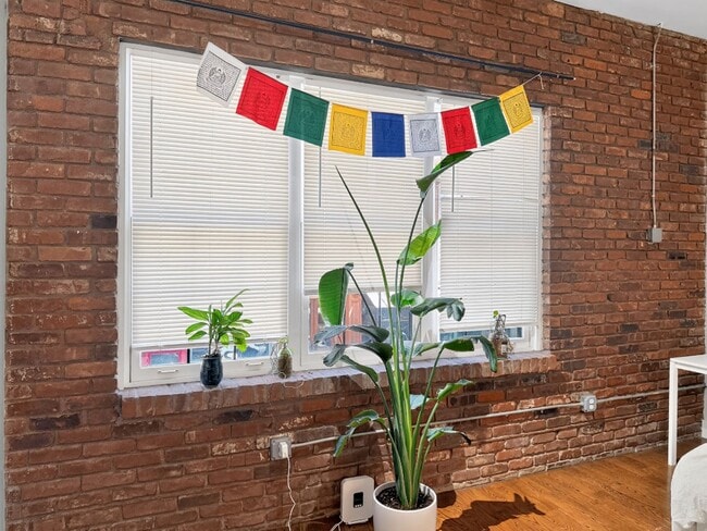 Interior Photo - 140 Orange Street