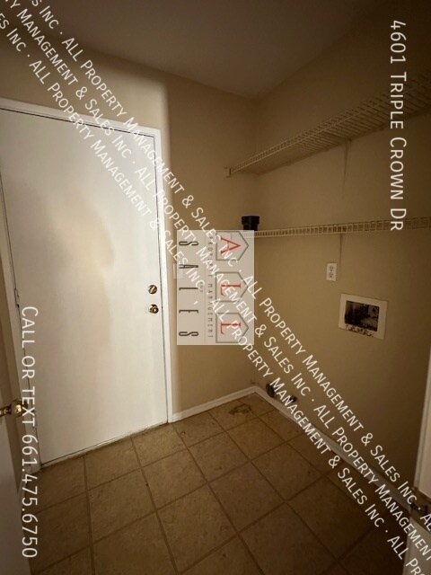 Building Photo - 4601 Triple Crown Dr