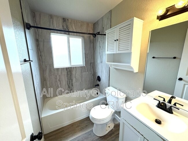 Building Photo - 1480 Hiawatha Dr
