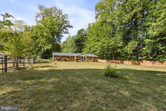 Building Photo - 124 Winding Creek Rd