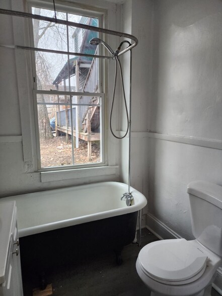 Building Photo - 16 3rd St