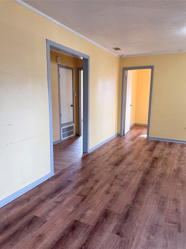 Building Photo - 212 S Main St