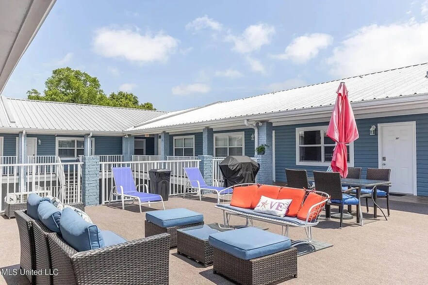 Building Photo - 1282 Beach Blvd