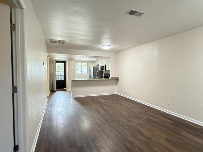 Building Photo - 4307 Holly Tree Rd
