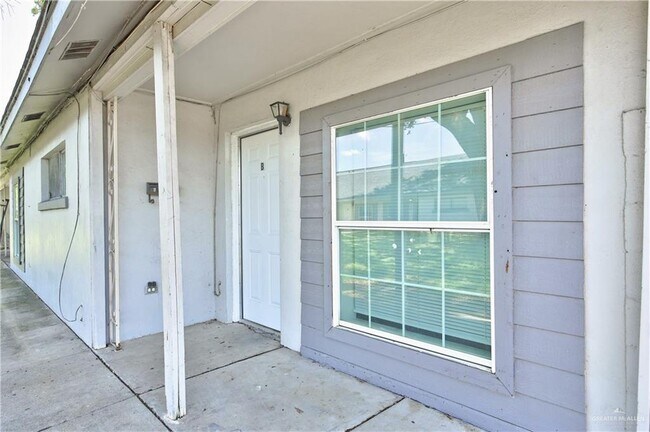 Building Photo - 15 Valley View Dr