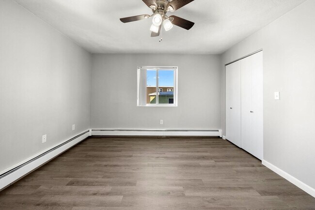 Building Photo - 22 Irving St