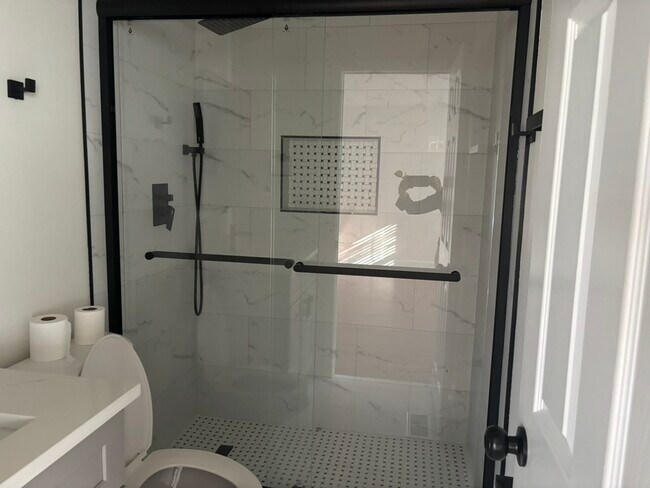 Building Photo - 1150 Regency Dr