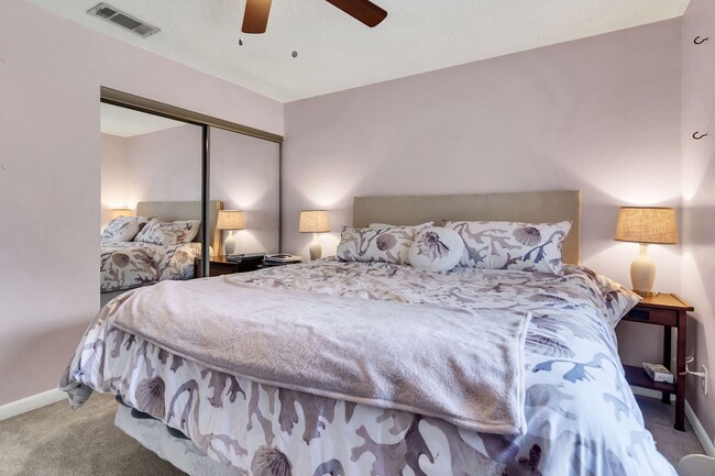 Building Photo - Valparaiso: 3 Bedroom Home in Waterfront C...