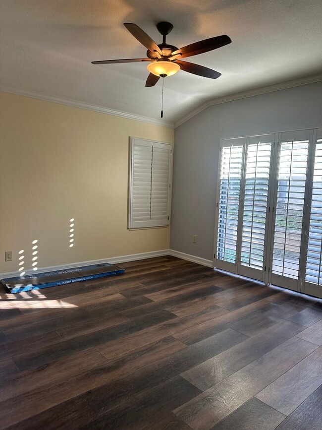 Building Photo - JUST LISTED! Single-Story Condo