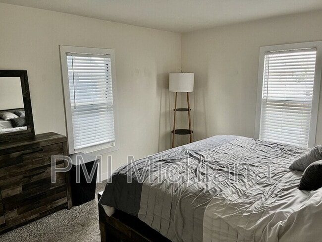 Building Photo - 924 Sherman Ave