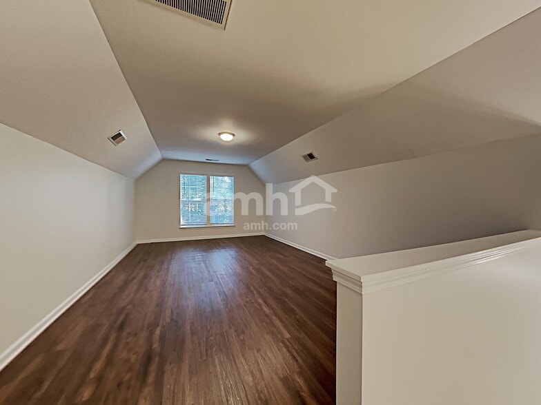 Building Photo - 10232 Meadow Crossing Ln