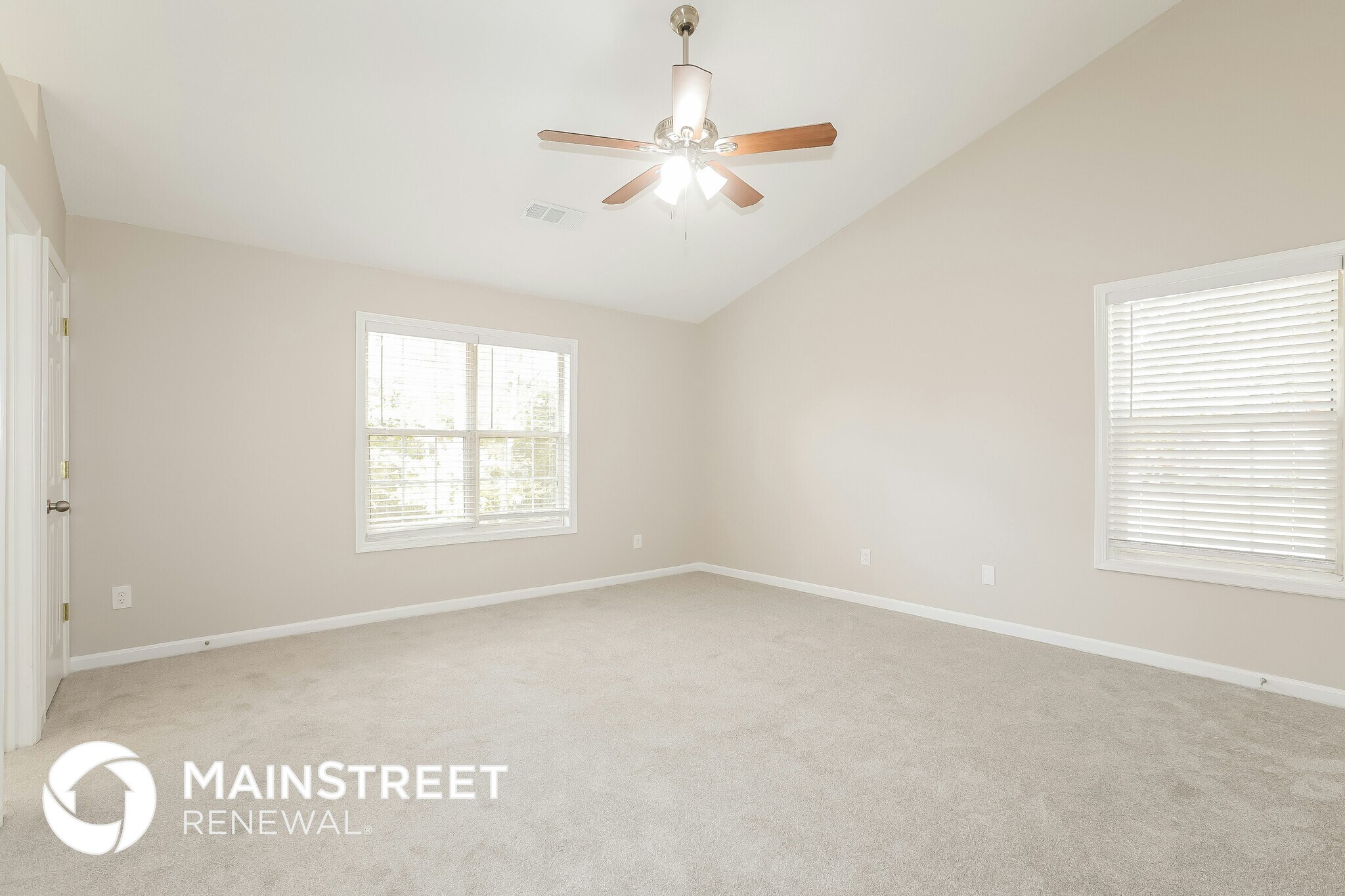 Building Photo - 1605 Summit View Way