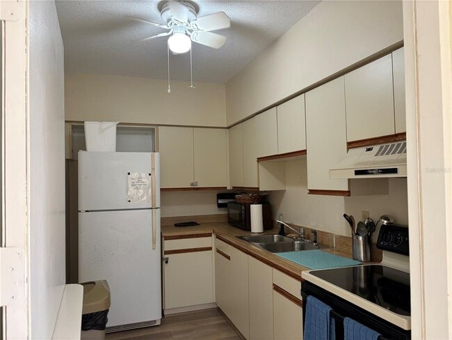 Building Photo - 6211 Timberlake Dr