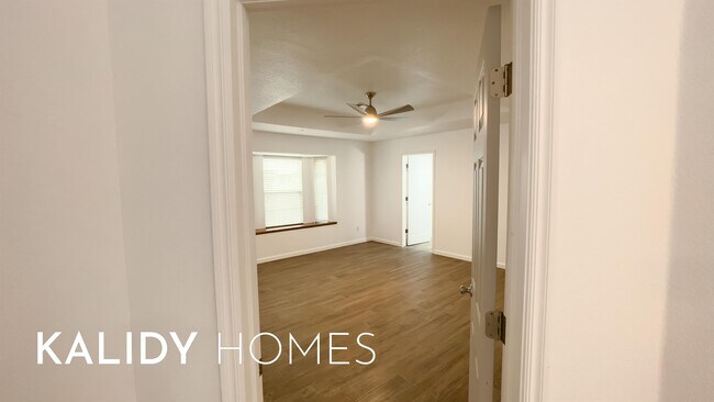 Building Photo - 9317 Apple Dr