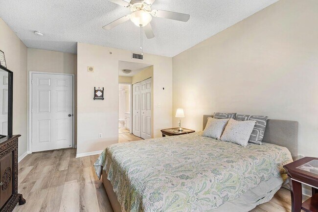 Building Photo - 616 Clearwater Park Rd