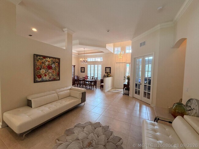 Building Photo - 403 NW Lyndhurst Ct