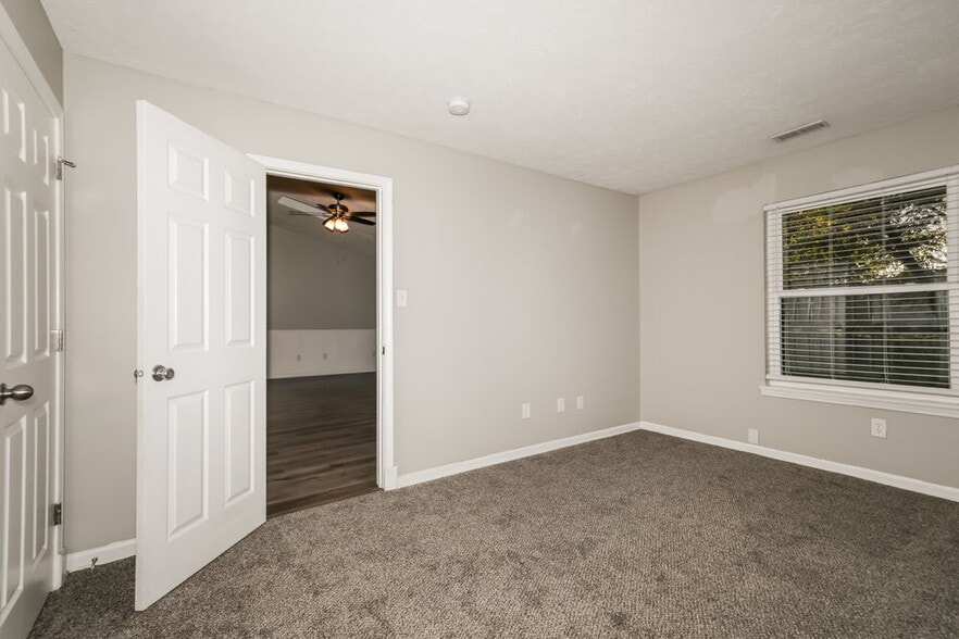 Building Photo - 6210 Carrie Cir