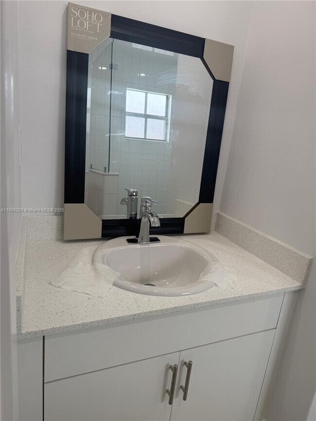 Building Photo - 8242 SW 43rd Terrace