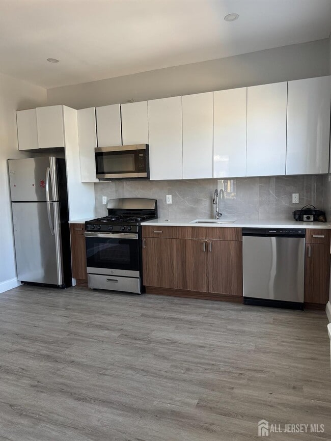 Building Photo - 1515 Kerrigan Ave