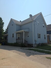 Building Photo - Spacious 5BR Home with Eat-In Kitchen | Upper Loft Area | Partially Fenced in Yard | 2,200 SQF