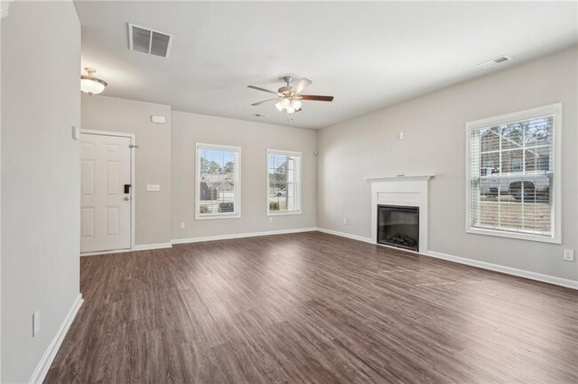 Building Photo - 516 College Dr