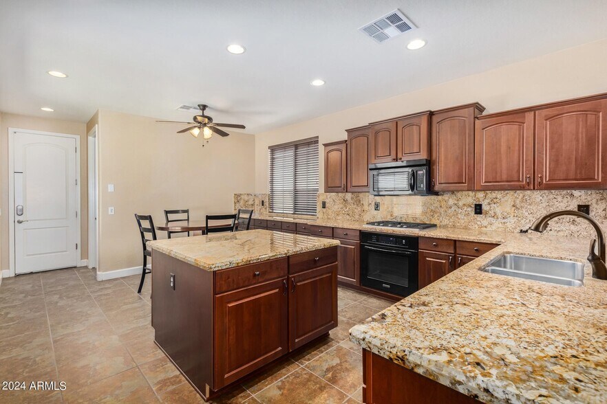 Building Photo - 3291 S Sunland Dr