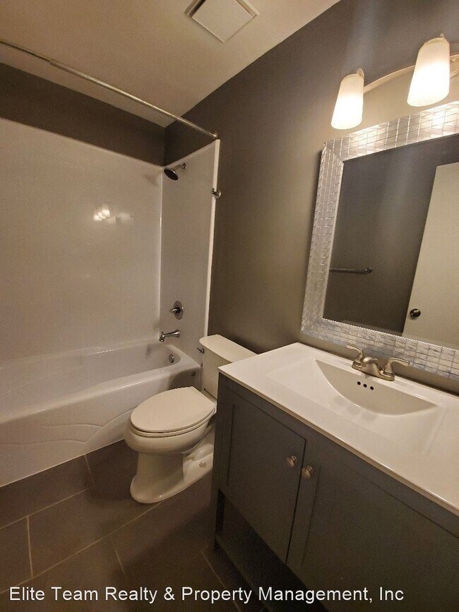 Building Photo - 2 br, 1.5 bath House - Cemetery St 309 Unit D