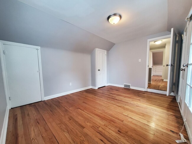 Building Photo - 3 bed - 1.5 Bath Cape Cod for Rent